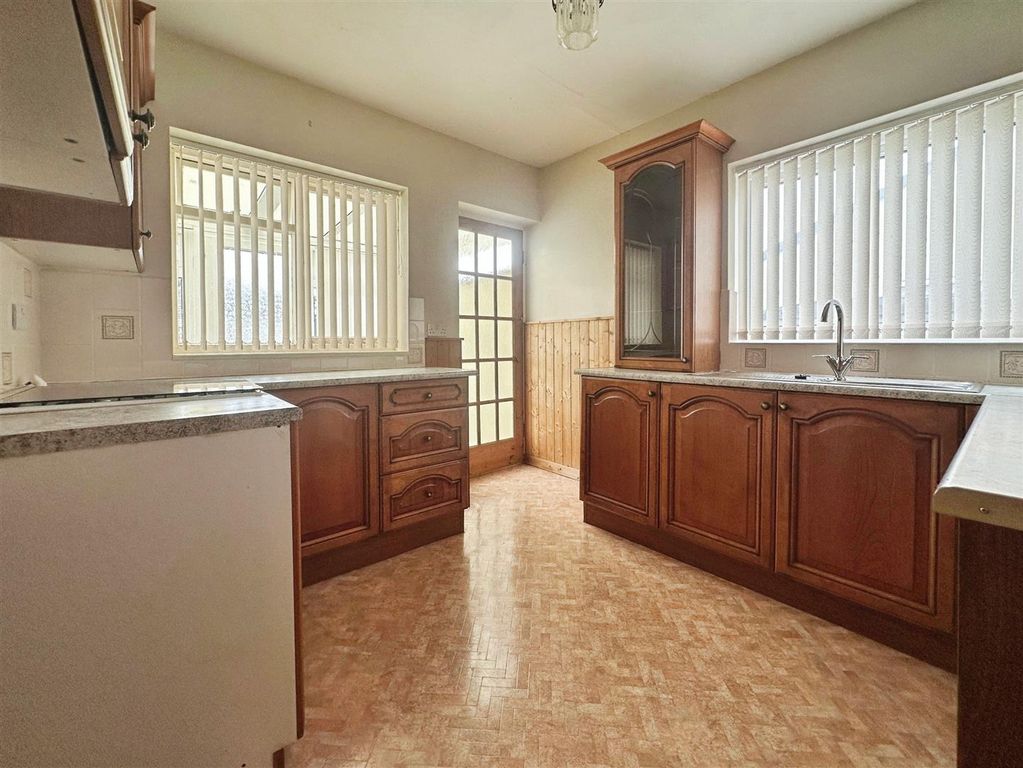 Property photo 3 of 15 Kitchen.Jpg
