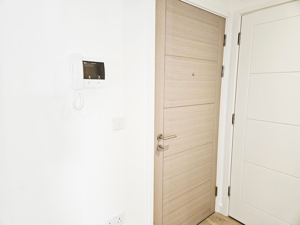 Property photo 3 of 27