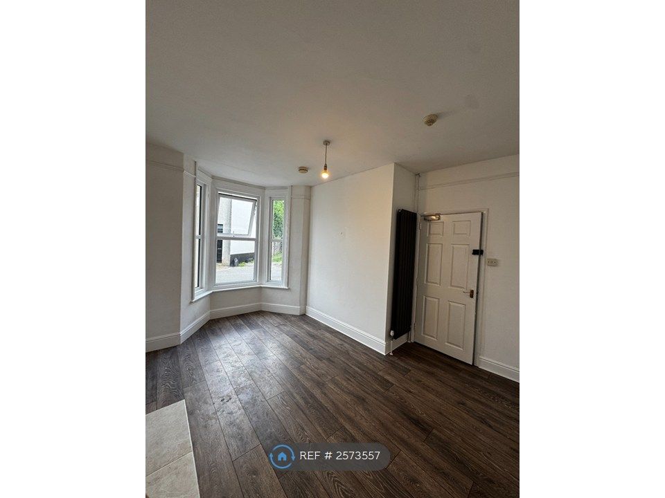 Property photo 2 of 20 Ground Floor Bedroom: £625