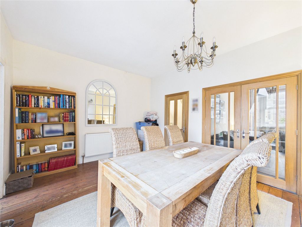 Property photo 1 of 18 Picture No. 04