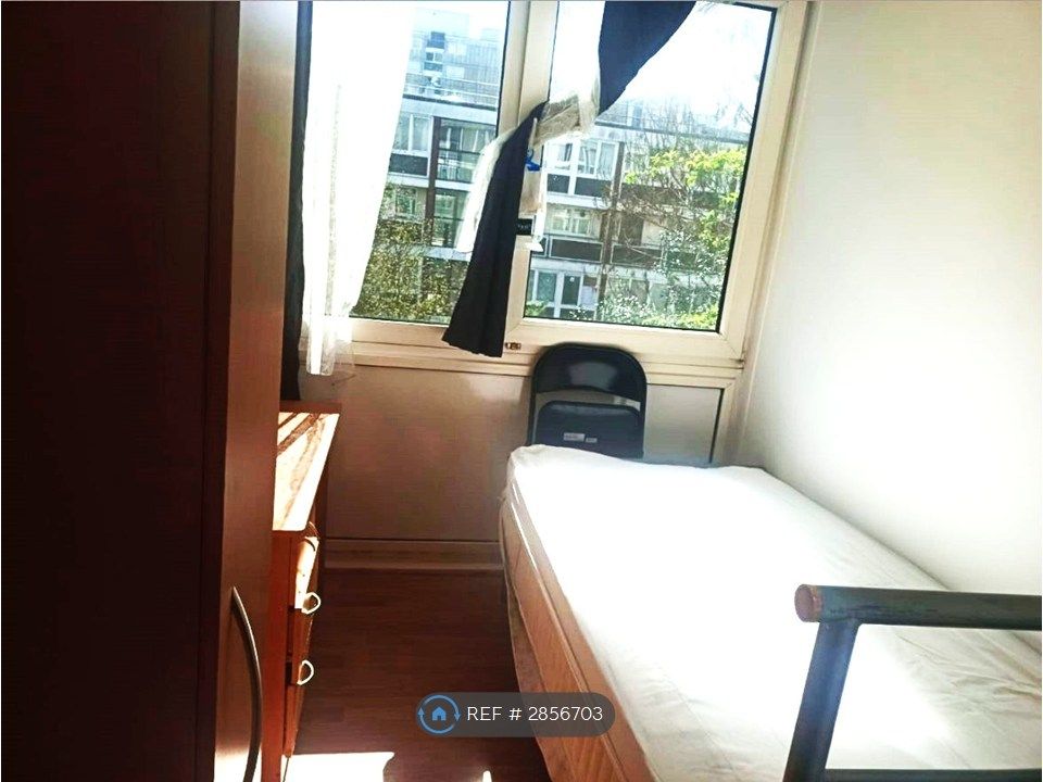 Property photo 1 of 10 Single Bedroom