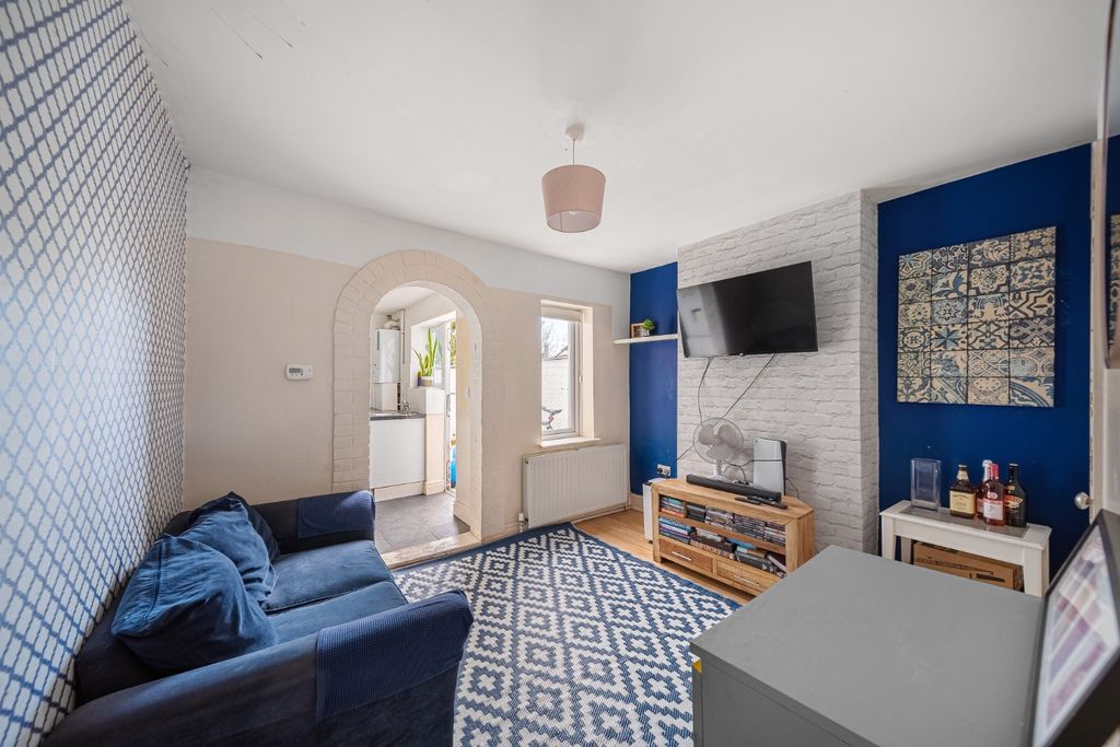 Property photo 2 of 15 3897954