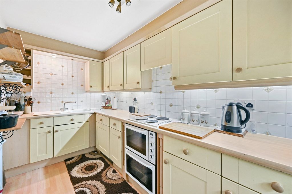 Property photo 3 of 8 Kitchen