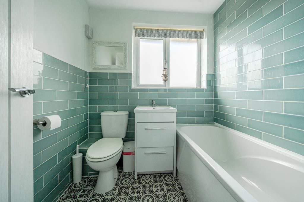 Property photo 2 of 20 Bathroom