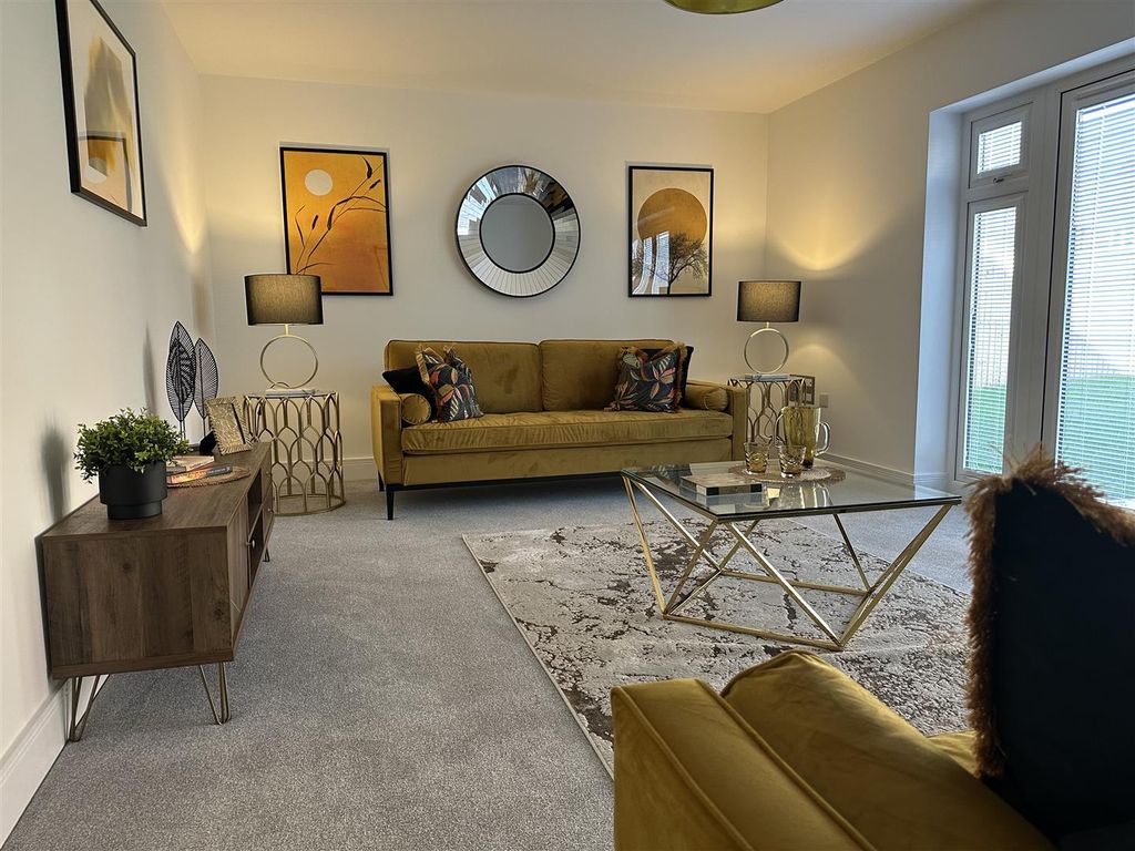 Property photo 3 of 14 Living Room