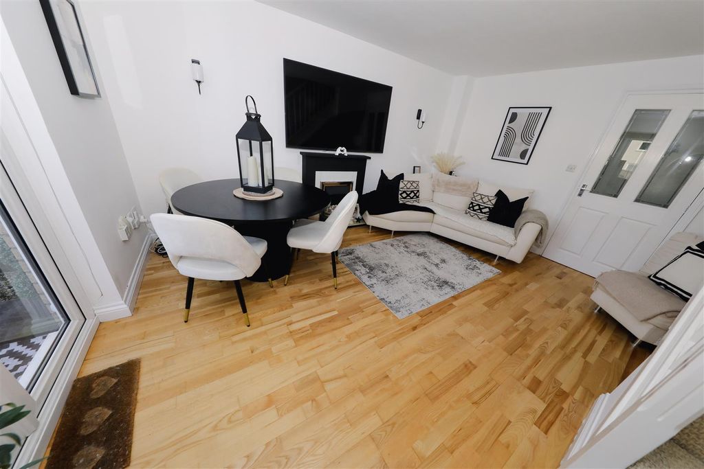 Property photo 3 of 15 c