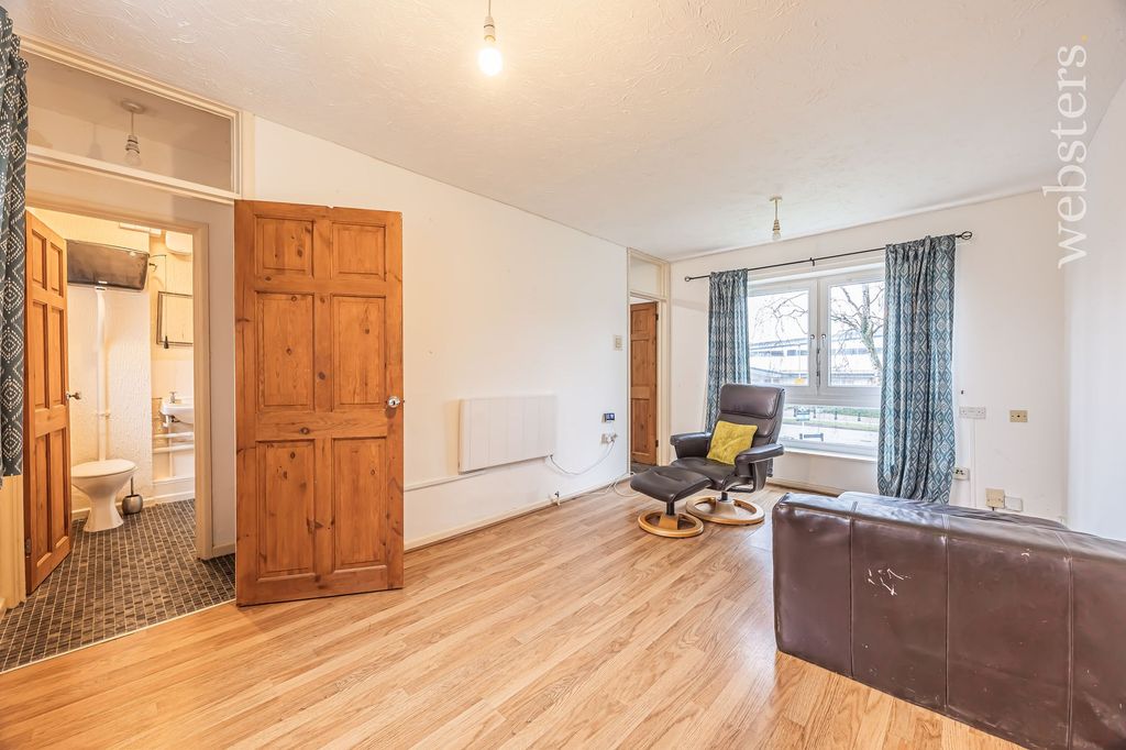 Property photo 2 of 9