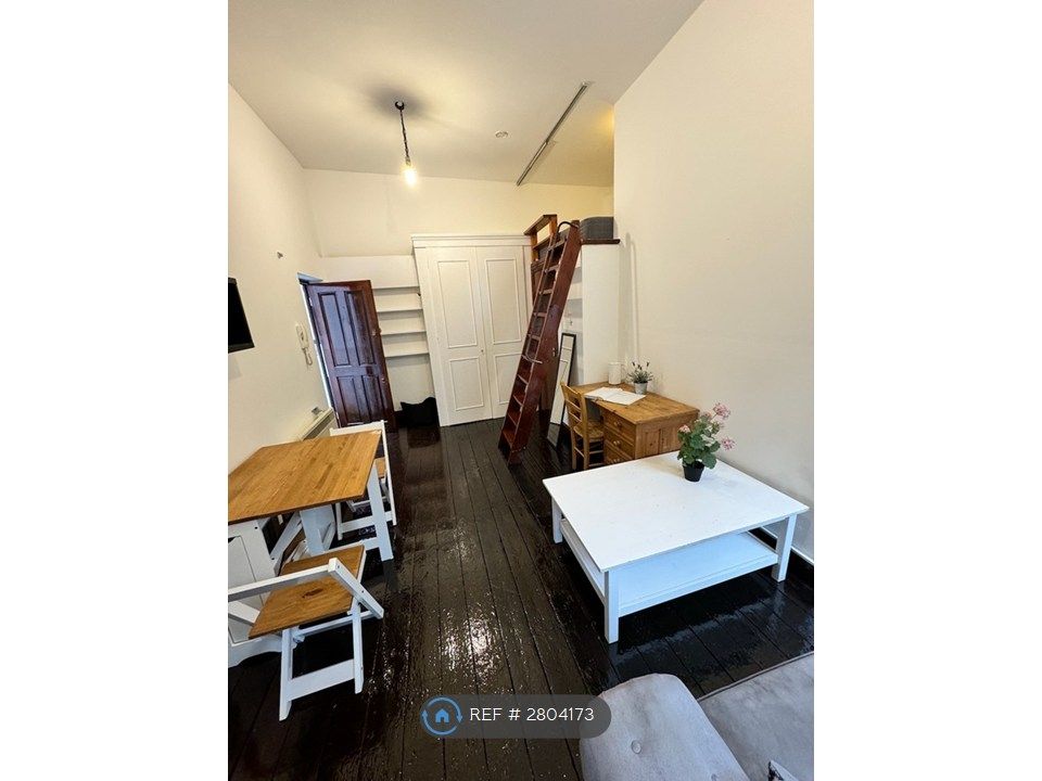 Property photo 3 of 25 Living Area