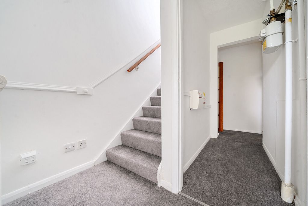 Property photo 2 of 21 46-6819Fc724Dbdc-...