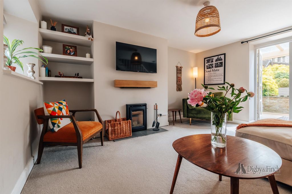 Property photo 2 of 17