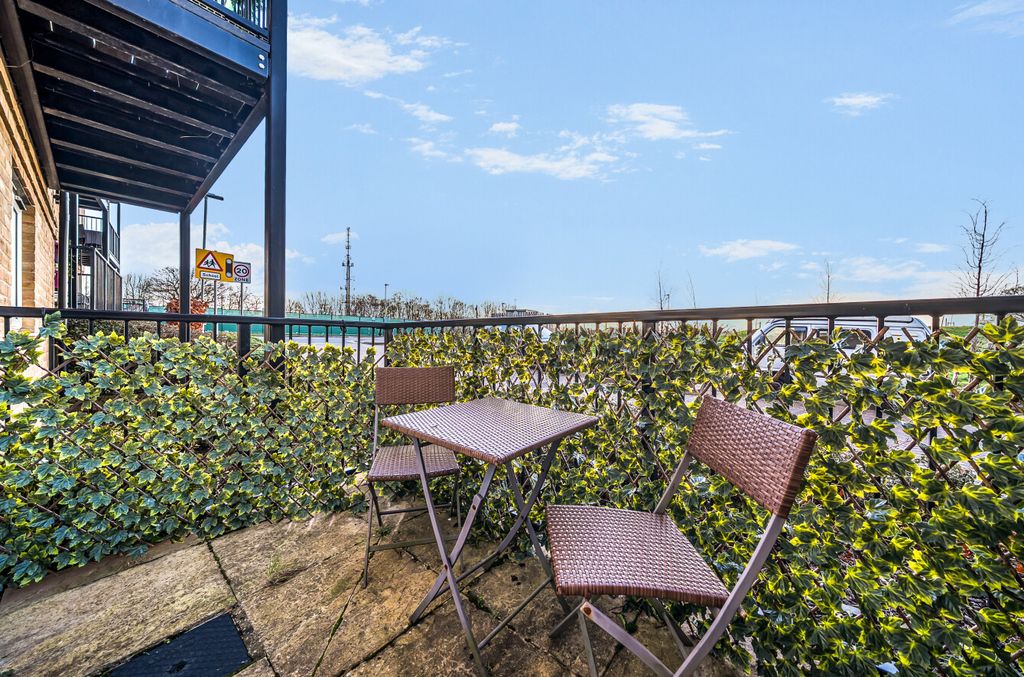 Property photo 1 of 17 1393325-22-69457d...