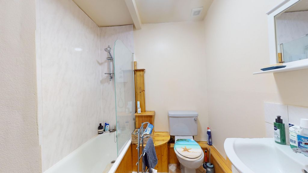 Property photo 3 of 6