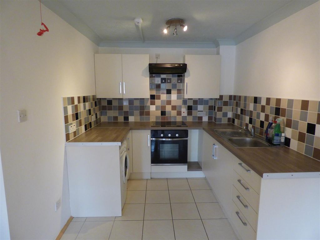 Property photo 2 of 14 Kitchen