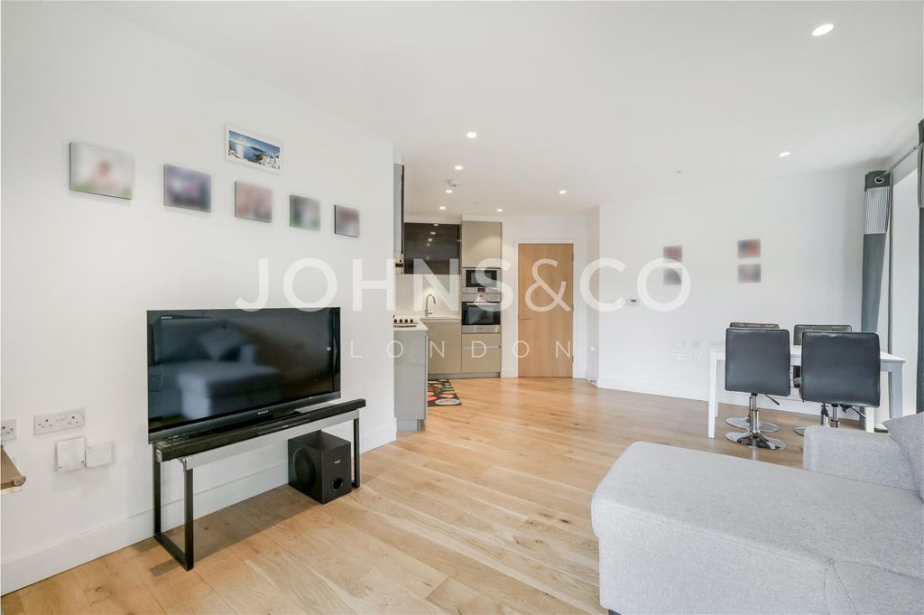 Property photo 3 of 12