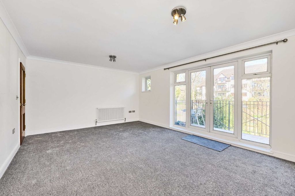 Property photo 2 of 6