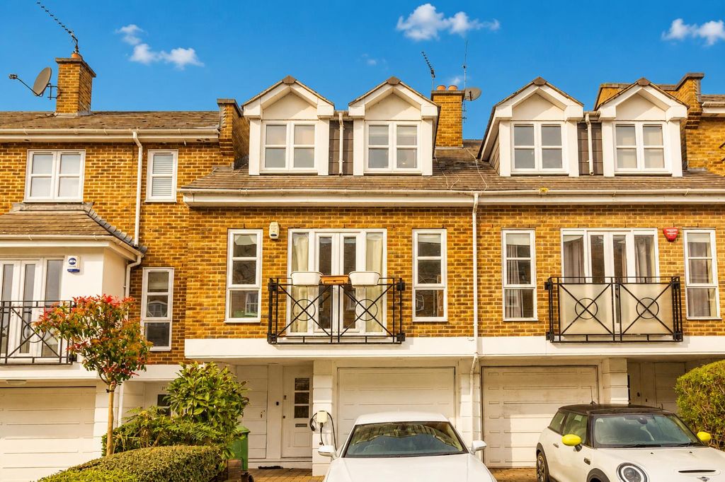 Property photo 1 of 17 Berridge Mews Exterior