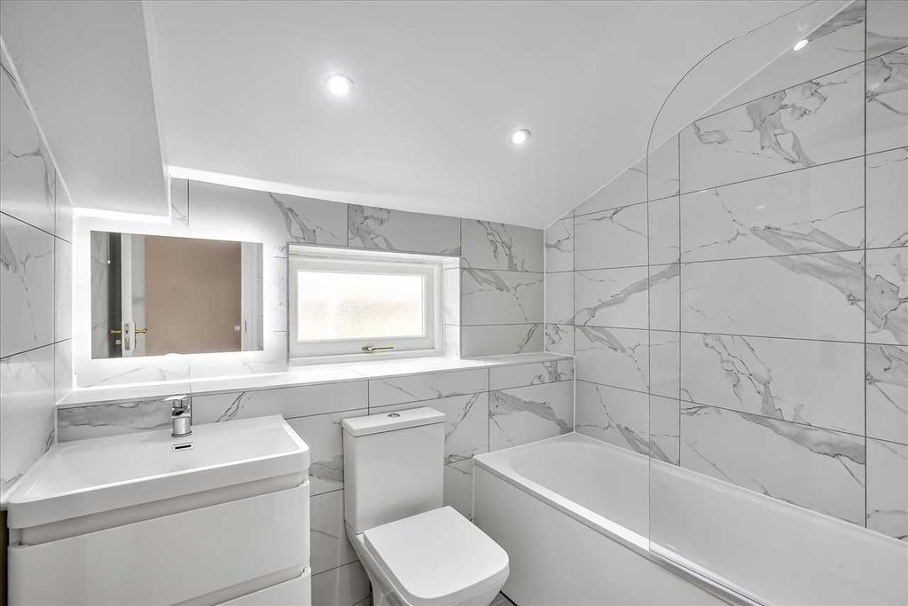 Property photo 3 of 8 Bathroom