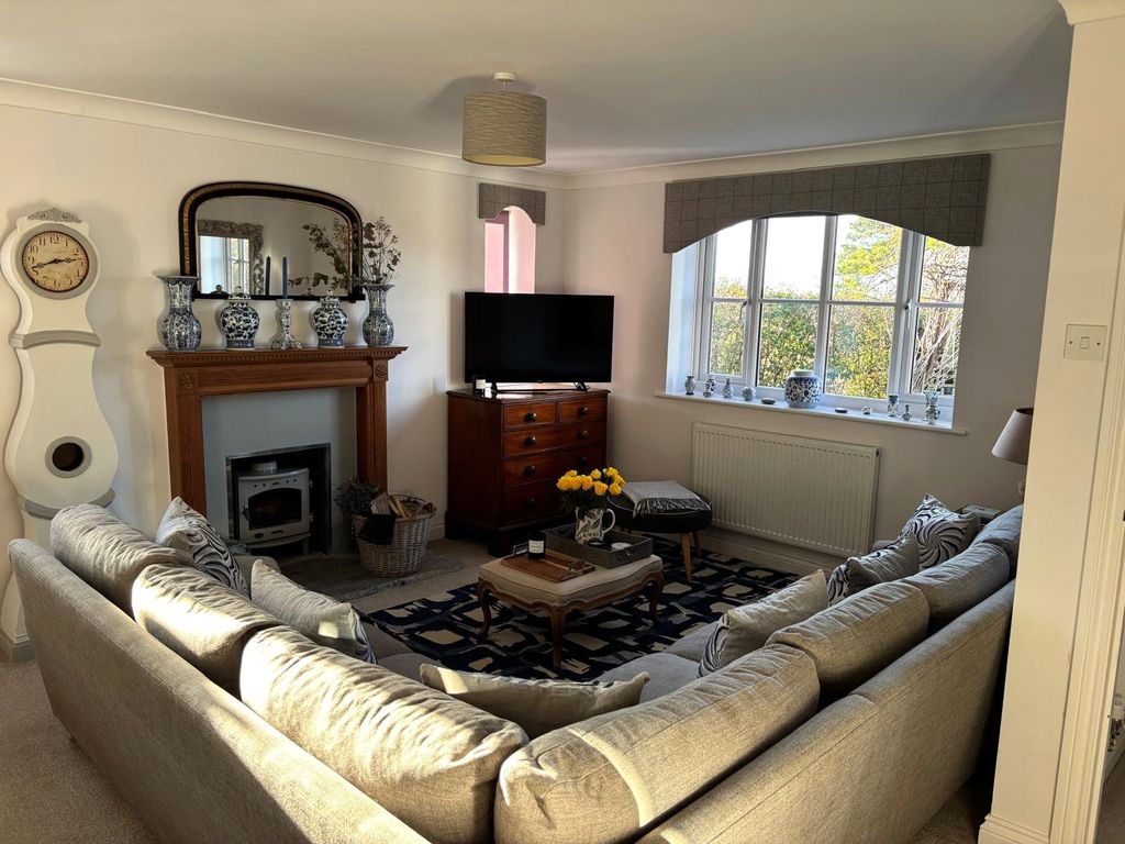 Property photo 3 of 11 Sitting Room