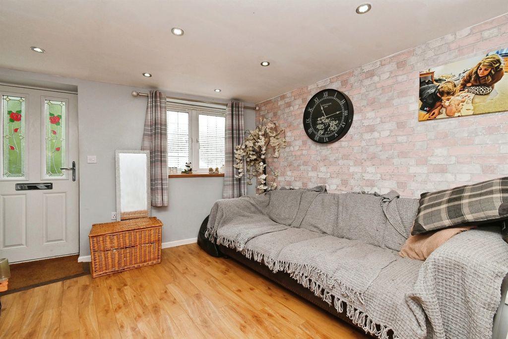 Property photo 3 of 12