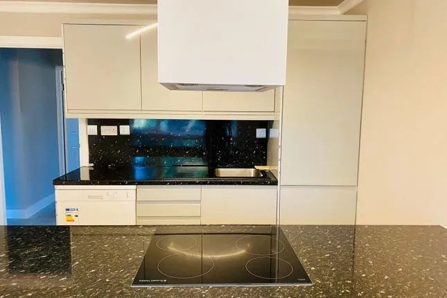 Property photo 1 of 8 3 Bed Flat To Rent Park Place, Wembley Ha9