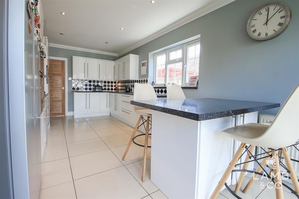 Property photo 2 of 41