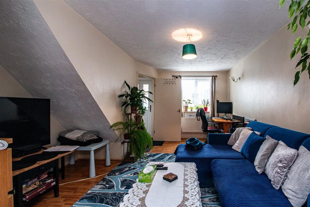 Property photo 3 of 6 3Ban_3.Jpg