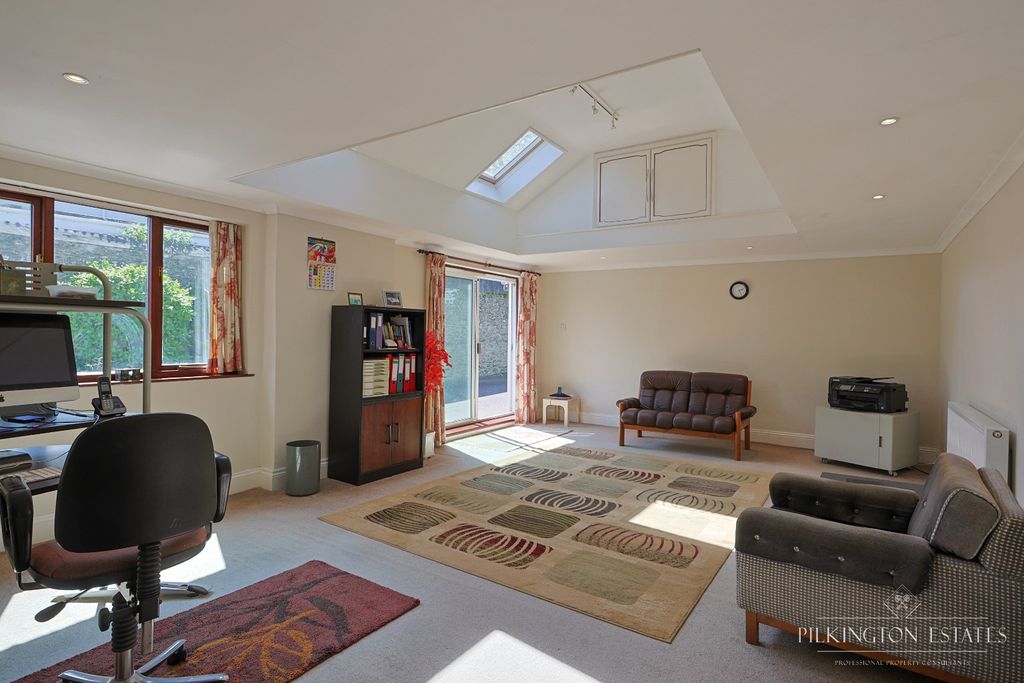 Property photo 3 of 16 5092244