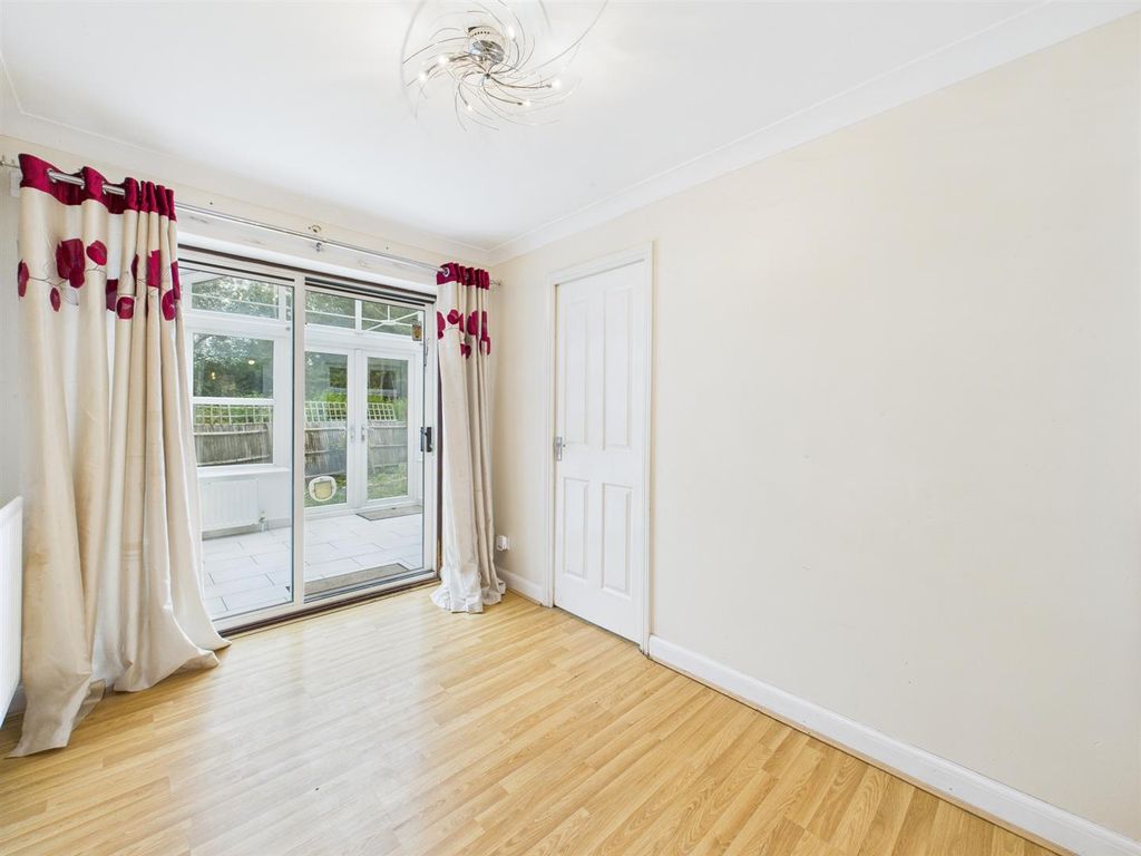 Property photo 3 of 14 Cam04907G0-Pr0236-Still007.Jpg