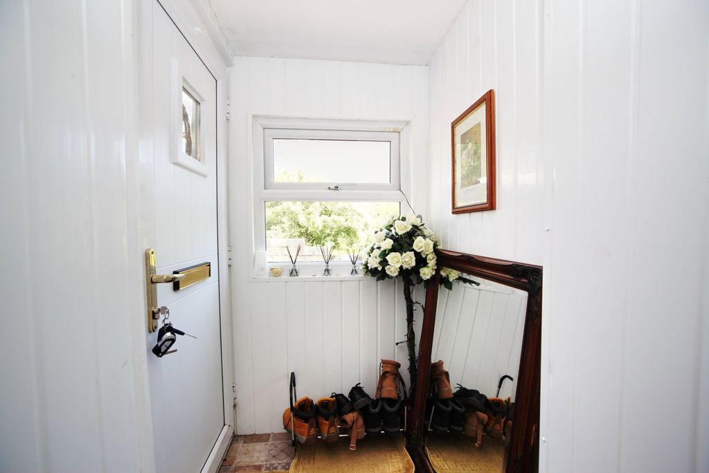 Property photo 3 of 27