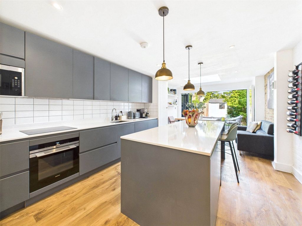 Property photo 2 of 15 Picture No. 34