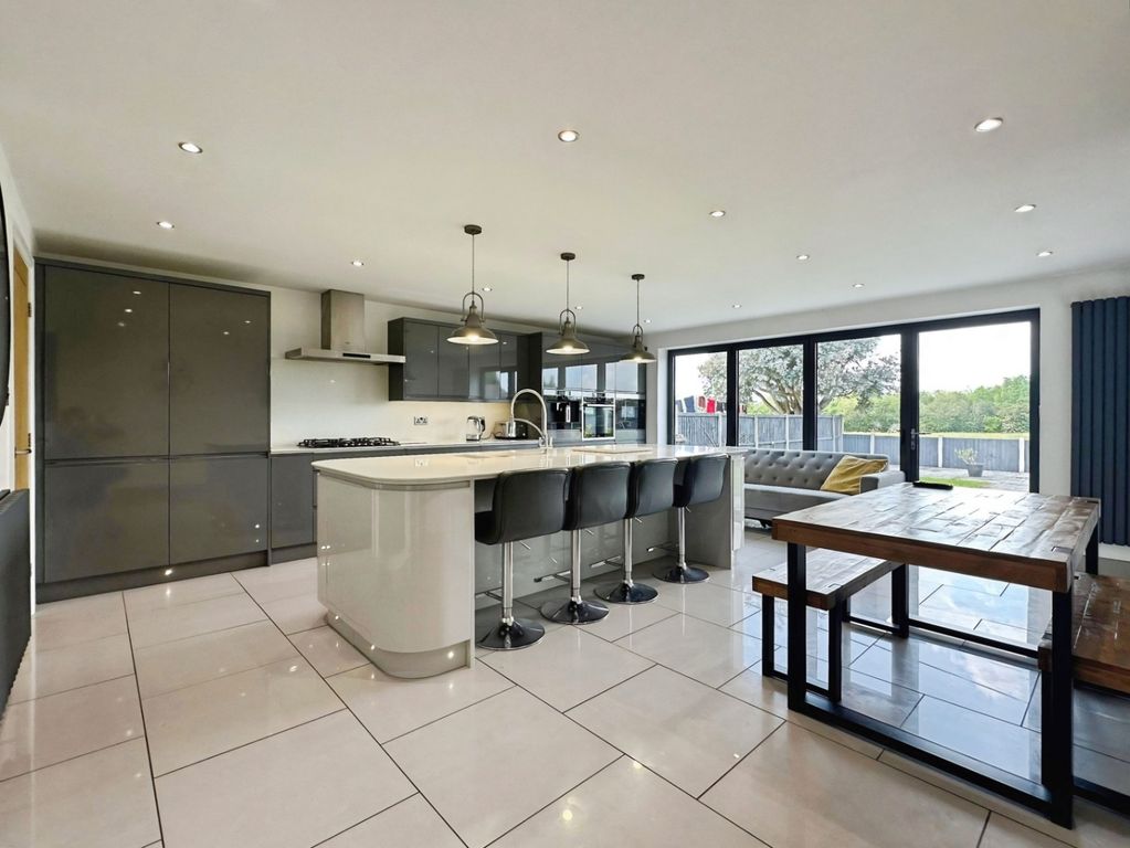 Property photo 2 of 34 Kitchen
