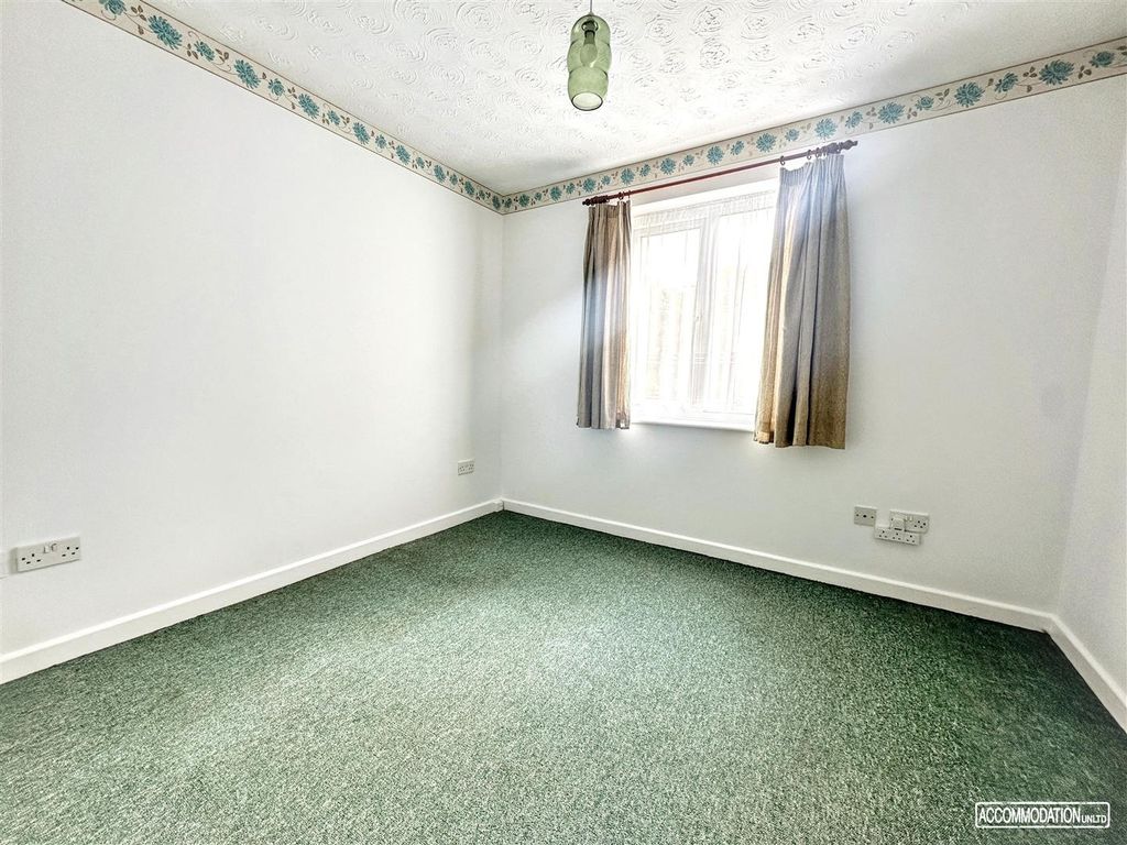 Property photo 2 of 5 Bright And Airy Bedroom With Large Window...