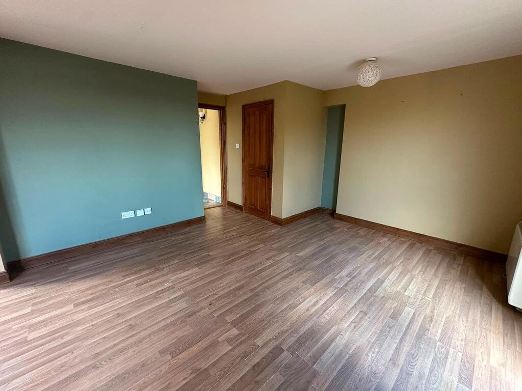 Property photo 3 of 15 Lounge
