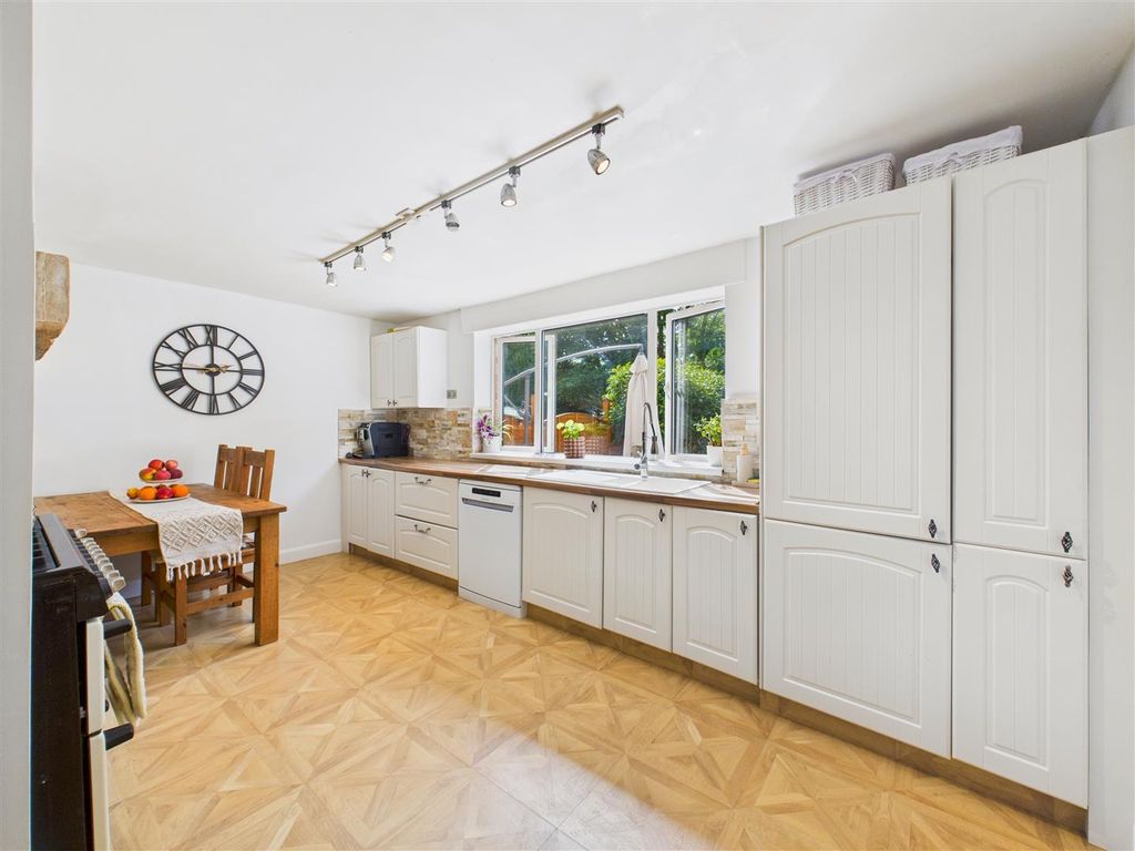 Property photo 3 of 17 Dining Kitchen