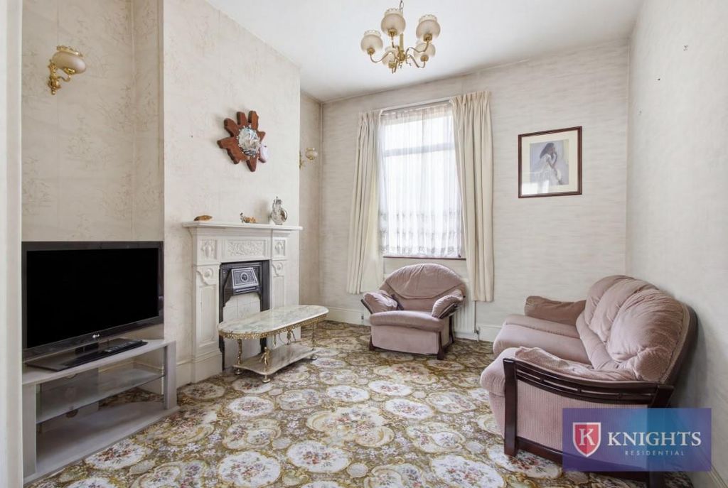 Property photo 3 of 18