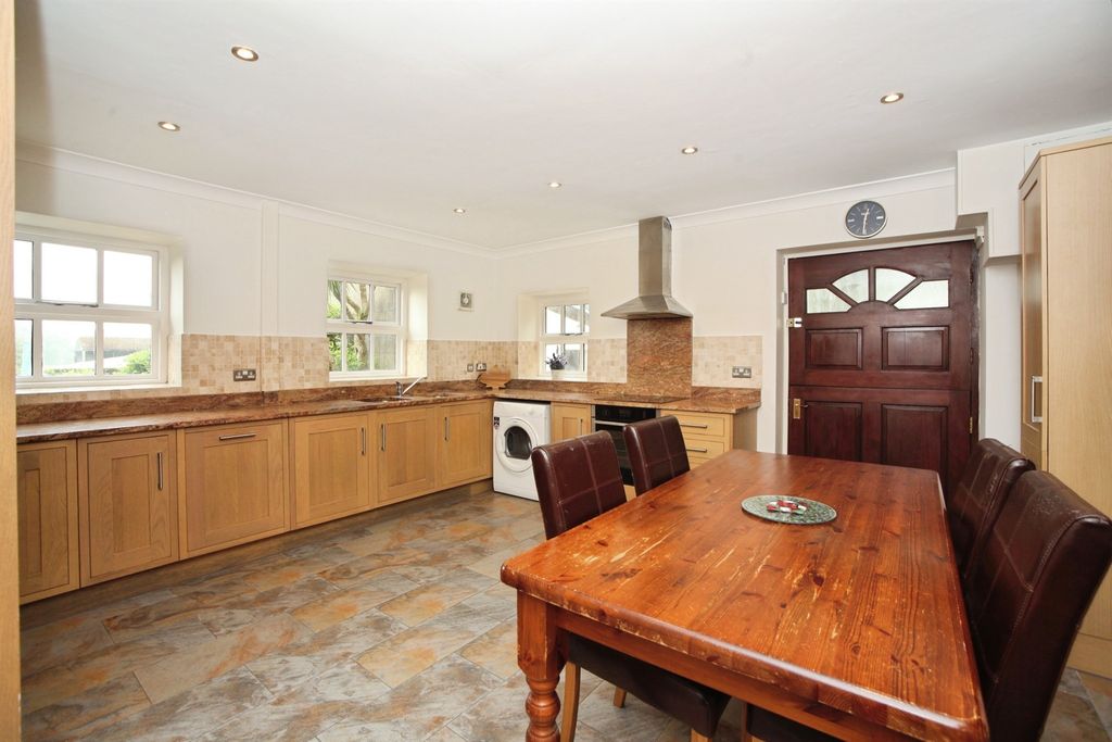 Property photo 3 of 37