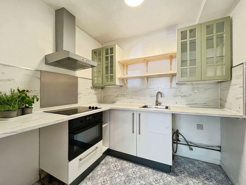 Property photo 1 of 6 Kitchen