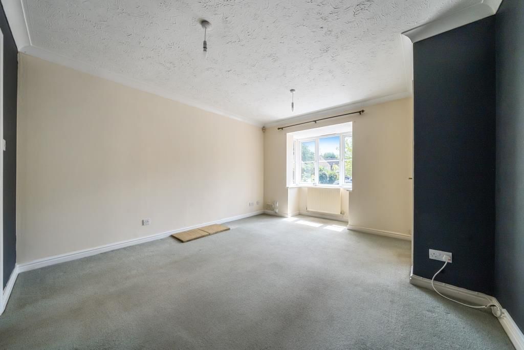 Property photo 2 of 18 Living Area