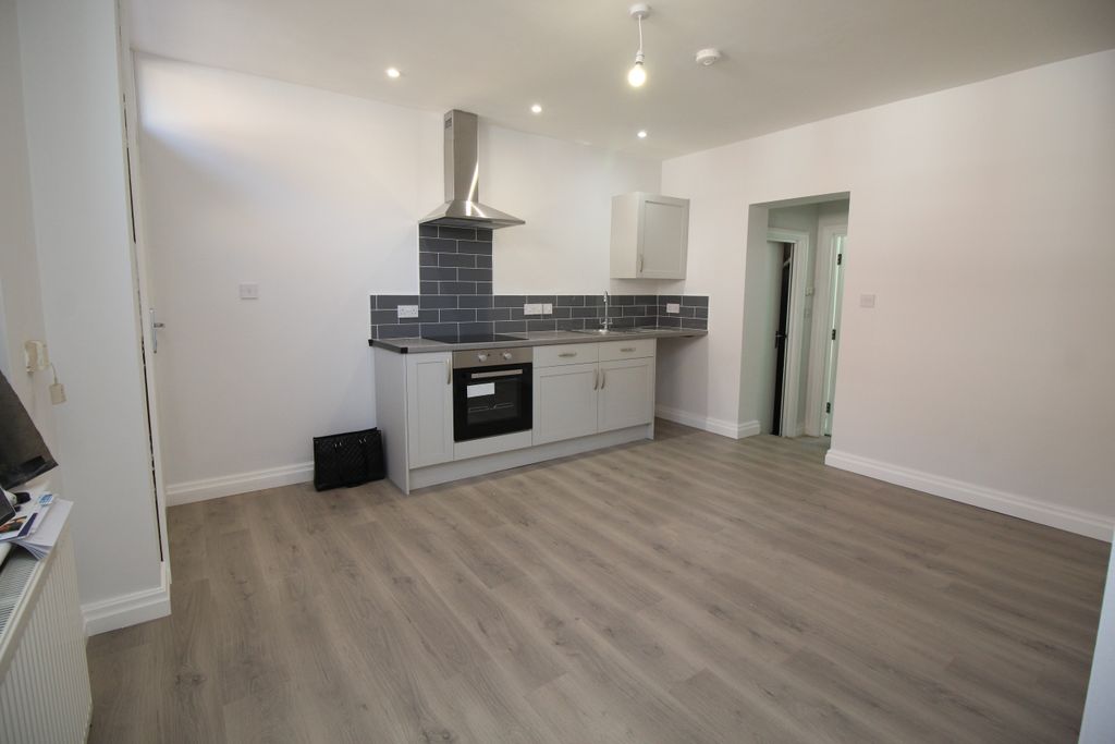 Property photo 3 of 13 Living Kitchen
