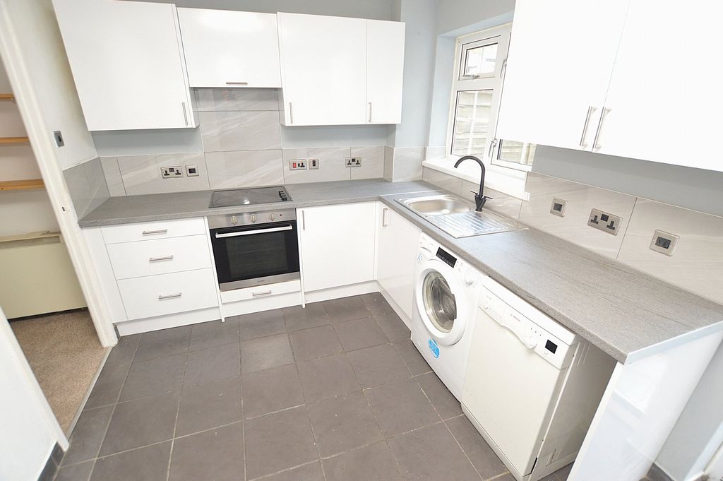 Property photo 2 of 8 Kitchen
