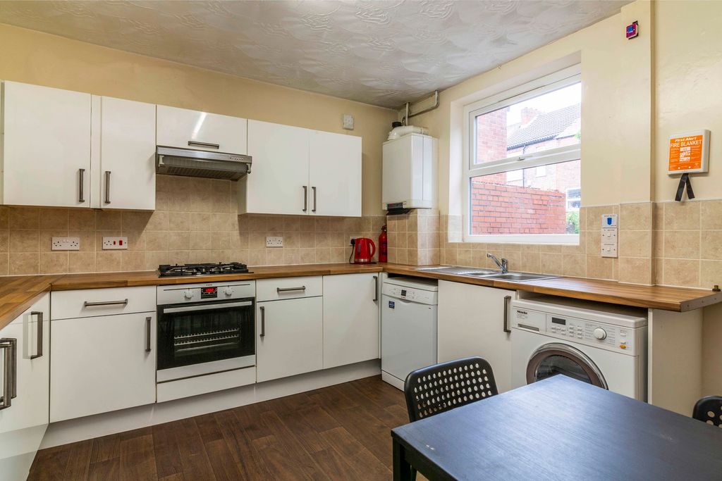 Property photo 2 of 23