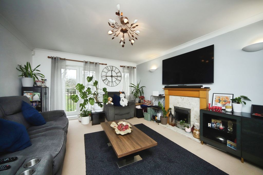 Property photo 3 of 19