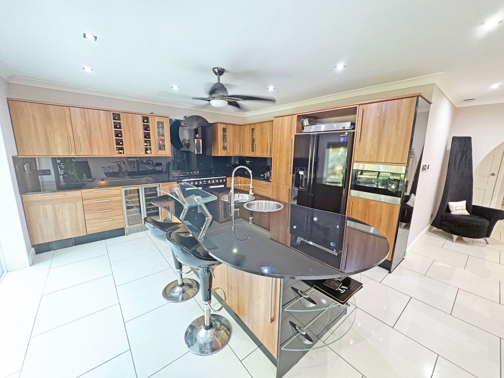 Property photo 2 of 40