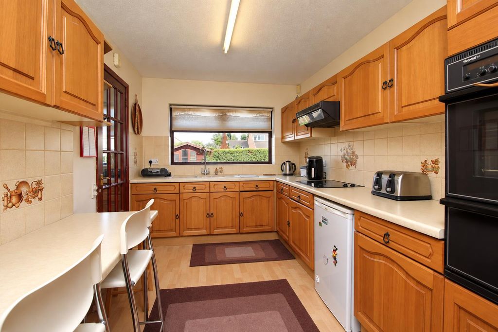 Property photo 2 of 11 Kitchen.Png