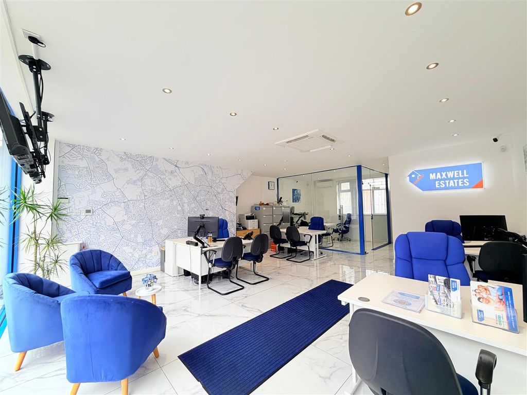 Property photo 3 of 18 Office 3