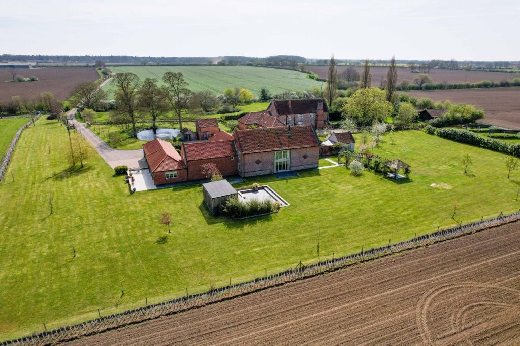 Property photo 2 of 48