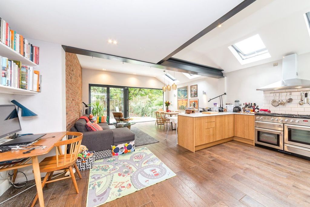 Property photo 2 of 18