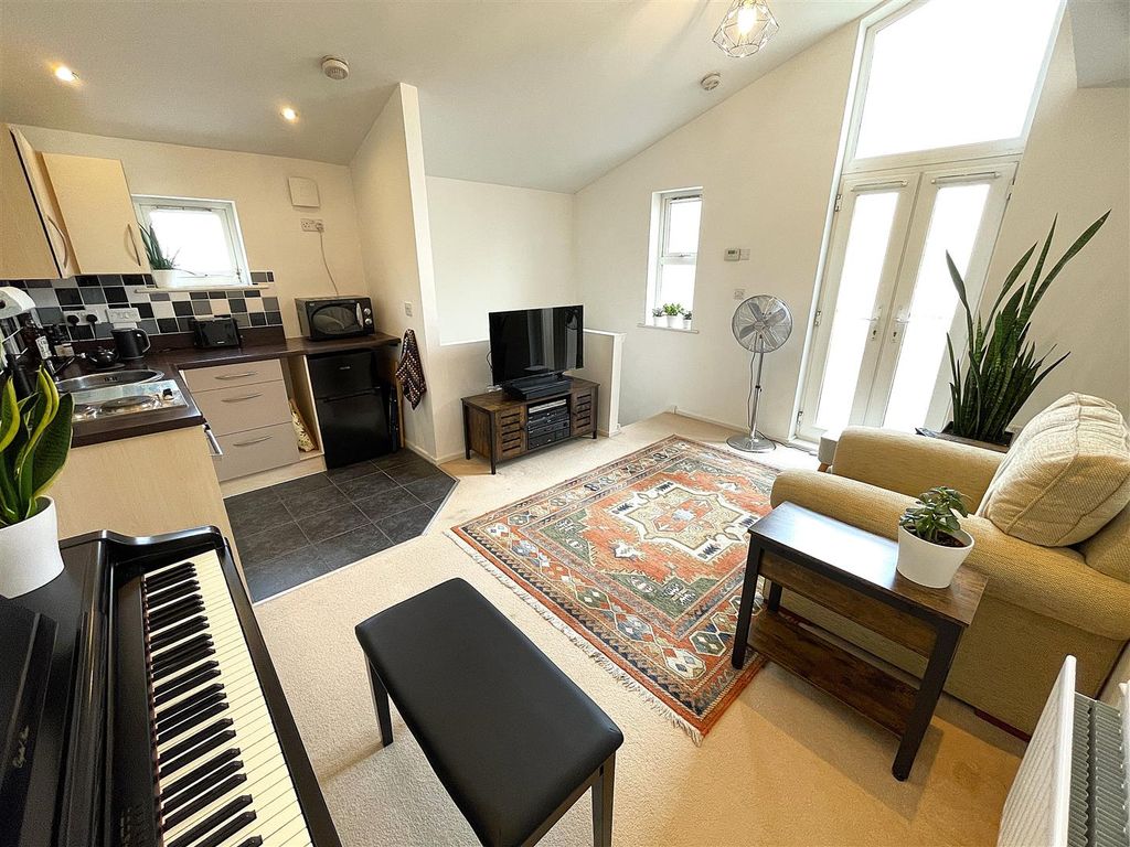 Property photo 2 of 10 Open Plan Living