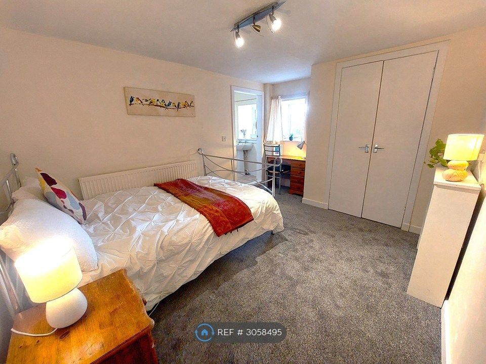 Property photo 3 of 11 Room 1
