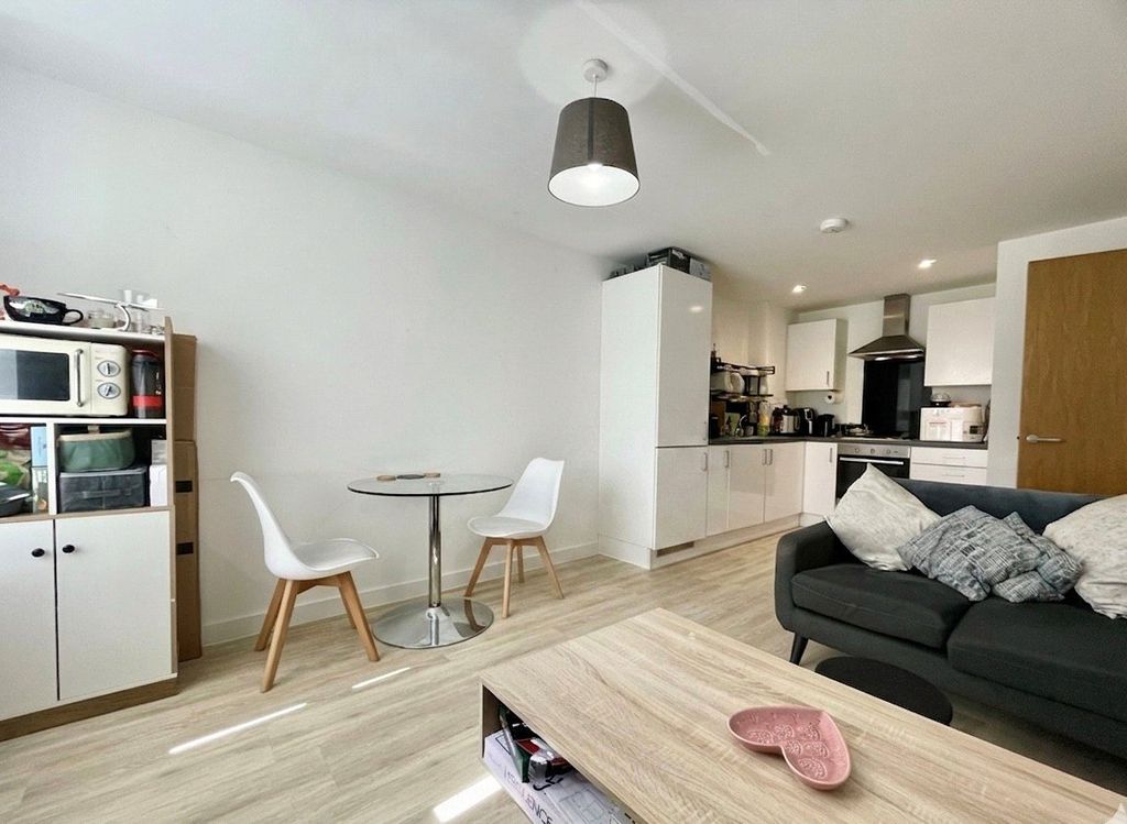 Property photo 3 of 11 Dining Kitchen